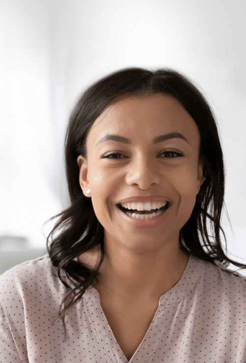 Guide CPF pour rendre le processus simple femme souriante